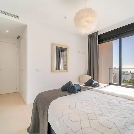 Stunning Penthouse -private Pool 아파트 푸엔히롤라