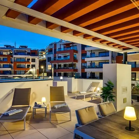 Stunning Penthouse -private Pool 아파트 푸엔히롤라