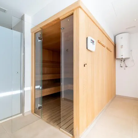 Stunning Penthouse -private Pool 푸엔히롤라