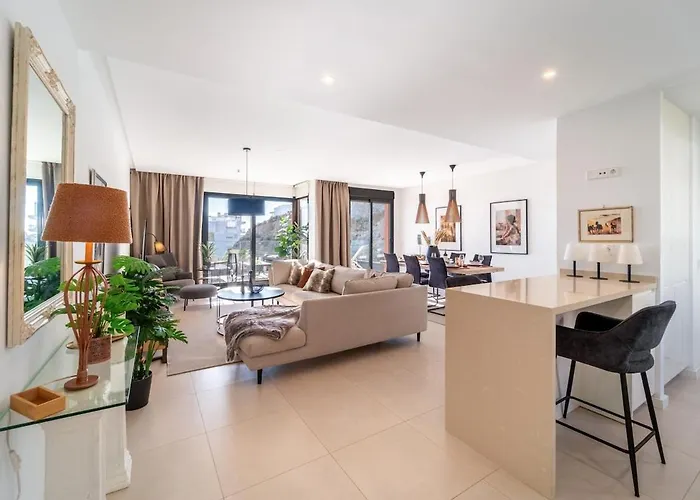 Stunning Penthouse -private Pool Apartment